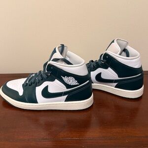 Nike Air Jordan 1 Mid Sneakers Women’s Shoes Size 8